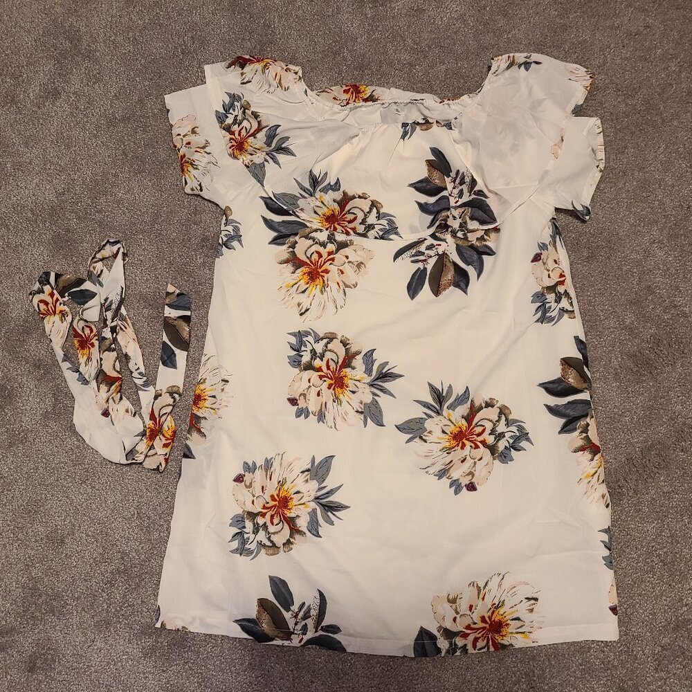 🥵 NWOT floral dress